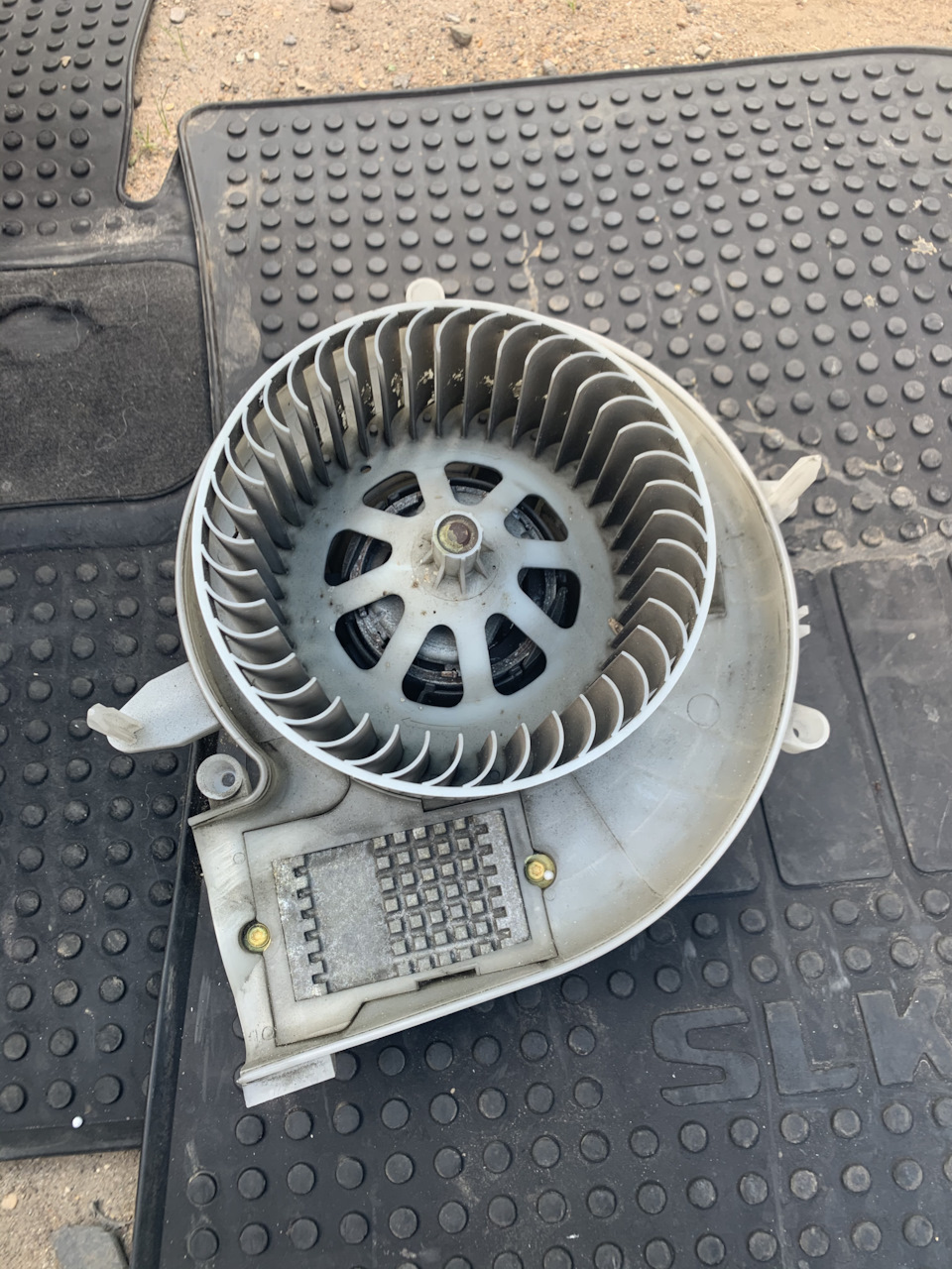 Замена моторчика печки и заправка кондиционера — Mercedes-Benz SLK ...