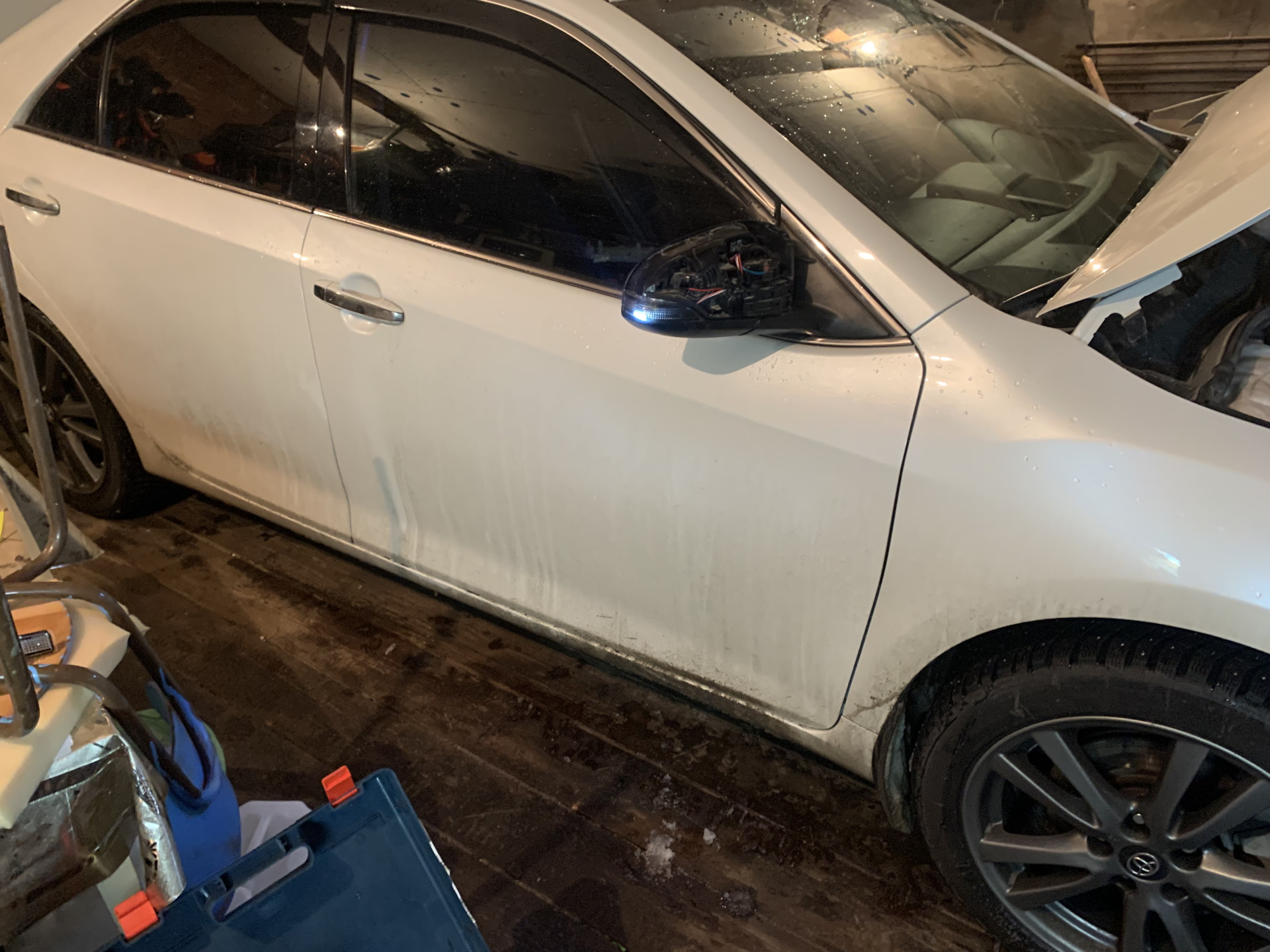 Вежливая подсветка — Toyota Camry (XV50), 2,5 л, 2017 года | своими ...