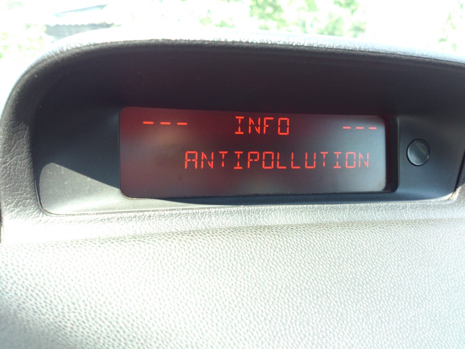 Check antipollution system перевод. Antipollution System faulty Peugeot 308 что это. Antipollution faulty на Пежо 308. Пежо 308 parking System faulty. Antipollution Fault Пежо 308.