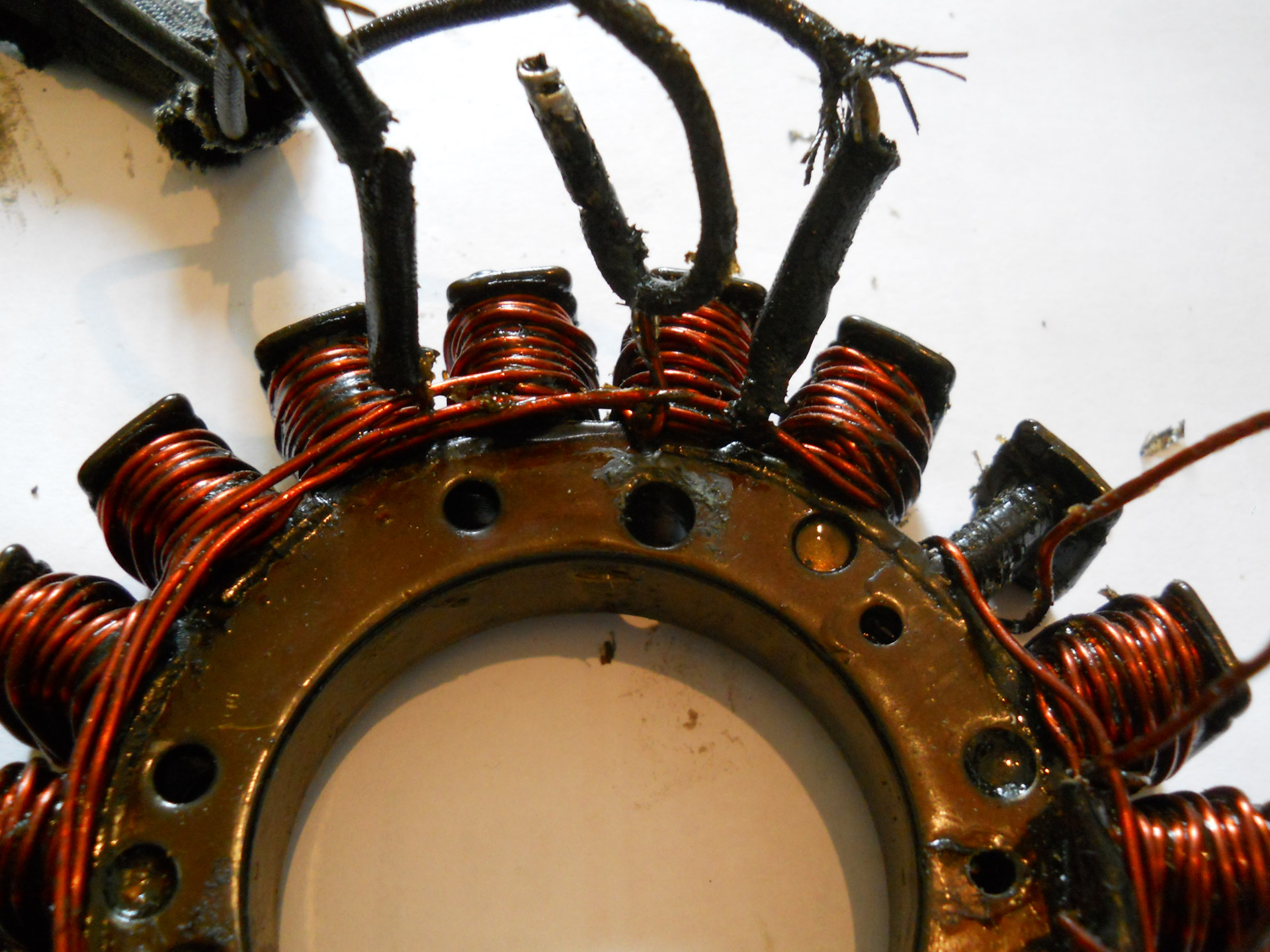 Перемотка статора точила томск. Статор для электродвигателя ar-5 1000вт. Статор автомобильного генератора. Перемотка статора генератора своими руками. Обмотка генератора бмв.