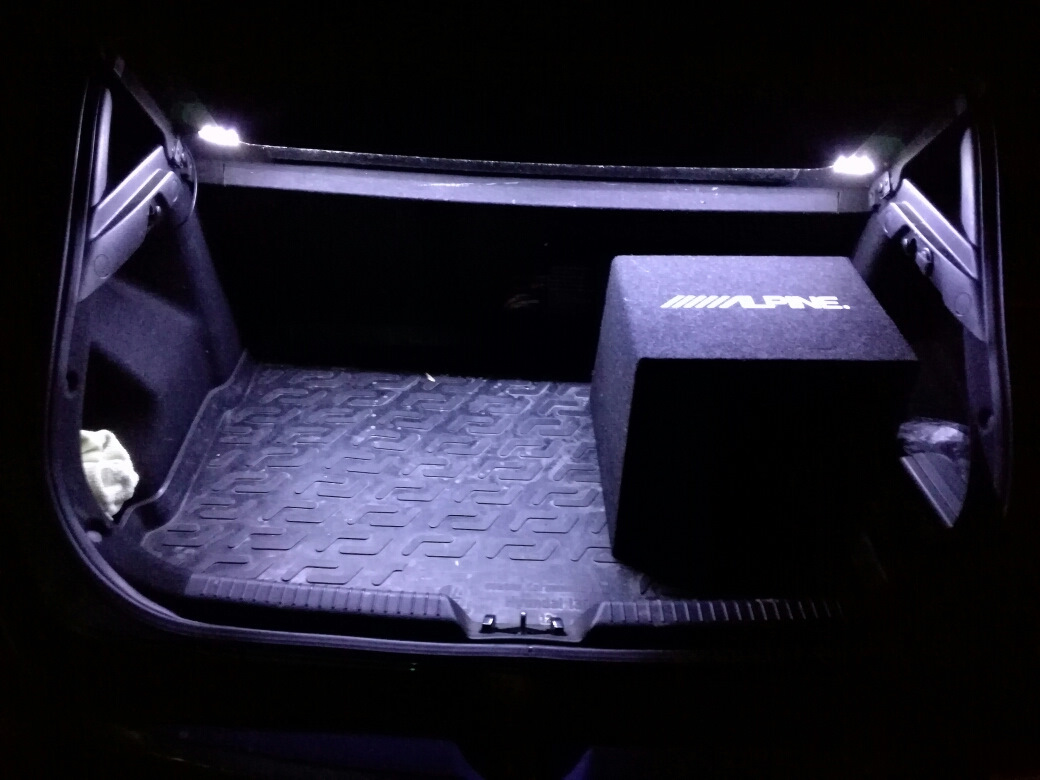 Светодиодная лента в багажник Хендай акцент. Светодиодная лента в багажник автомобиля 2114. Освещение багажника автомобиля. Светодиодная подсветка багажника авто на липучке.