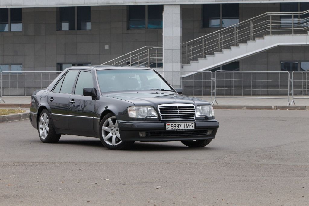 Купить мерседес волчок w124. Волчок Мерседес w124 e500. Мерседес волчок 124 е500. Мерседес е500 w124. Мерседес е500 волчок.