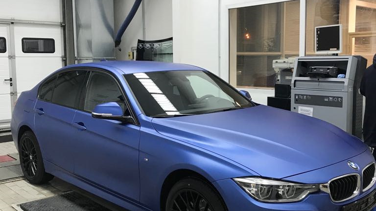 BMW f30 серая в матовой пленке