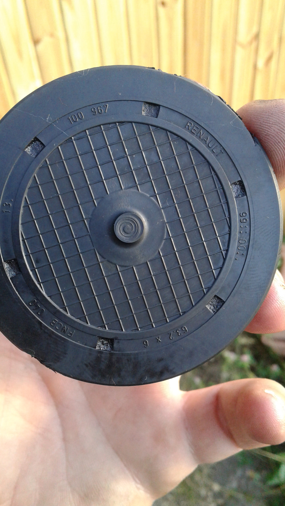 Кидает масло с под впускного коллектора — Renault Megane I, 1,6 л, 2001 ...