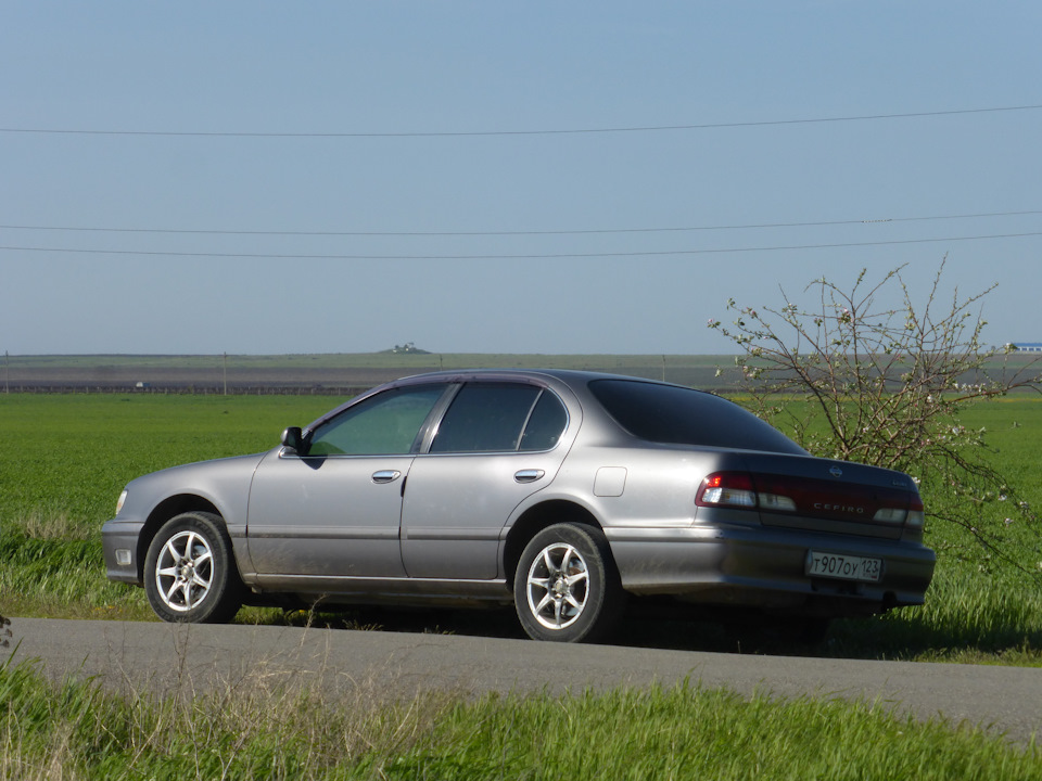 Ниссан 1997 фото. Nissan Cefiro a32 серый. Ниссан Цефиро 1997 серый. Ниссан Цефиро 1997 фото.