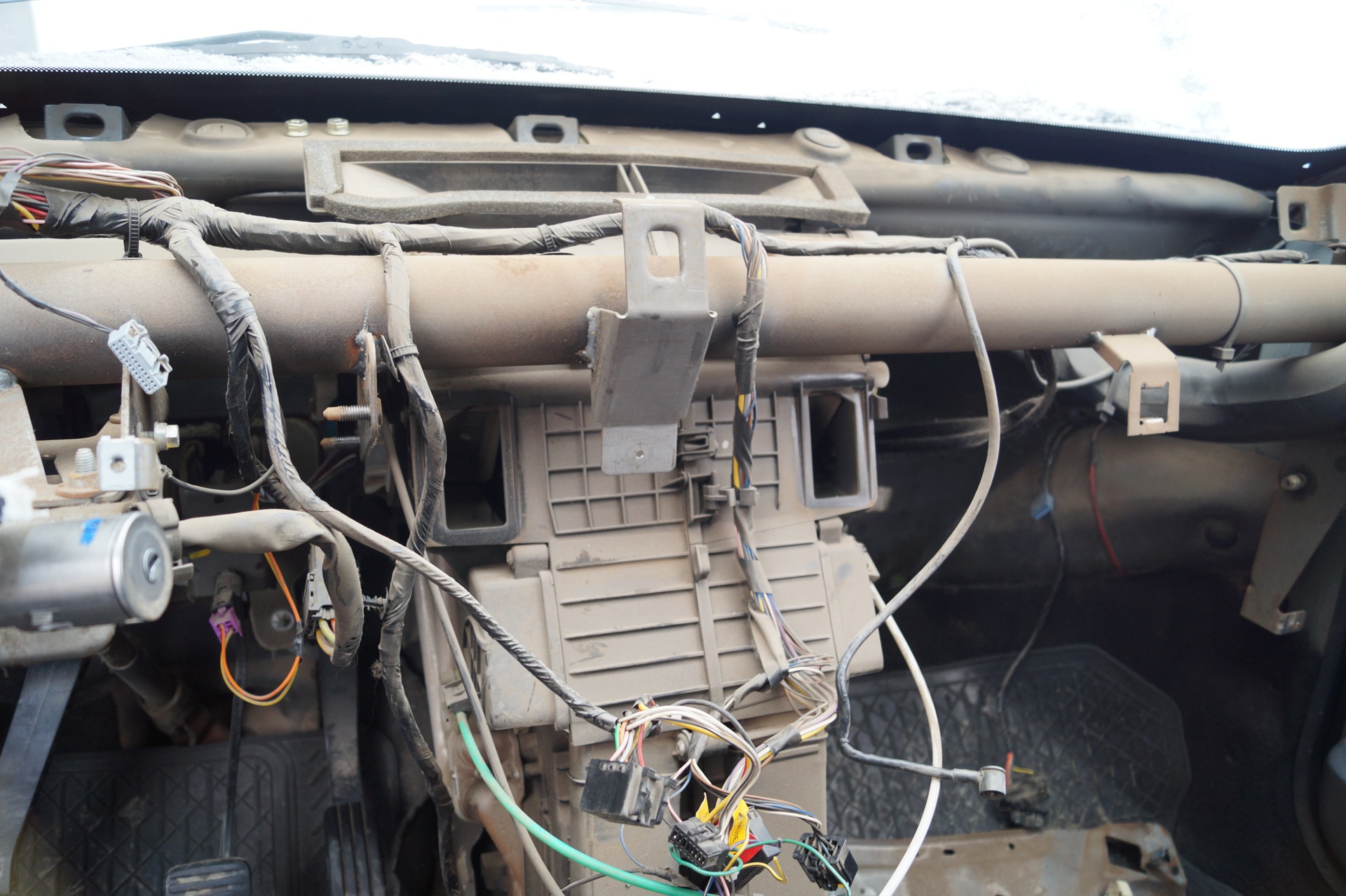 как снять радиатор печки рено логан 1. мотор печки рено логан 2006. снять печку рено логан 1. радиатор салона рено логан 1. печка на рено логан 1.