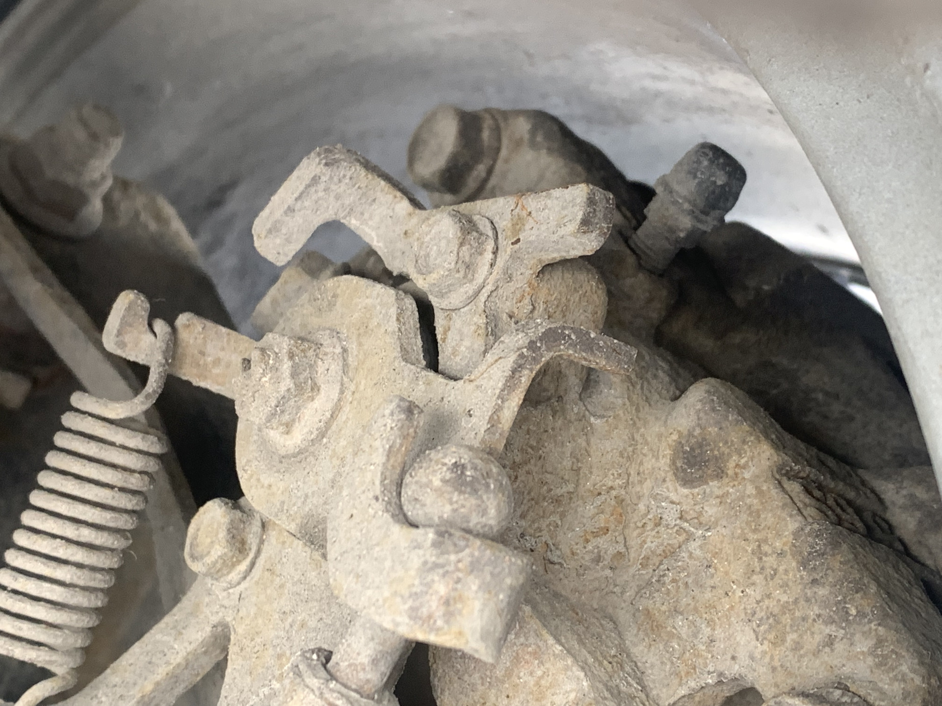 Тросик ручника растянулся? — Mitsubishi Outlander (3G), 2 л, 2015 года ...