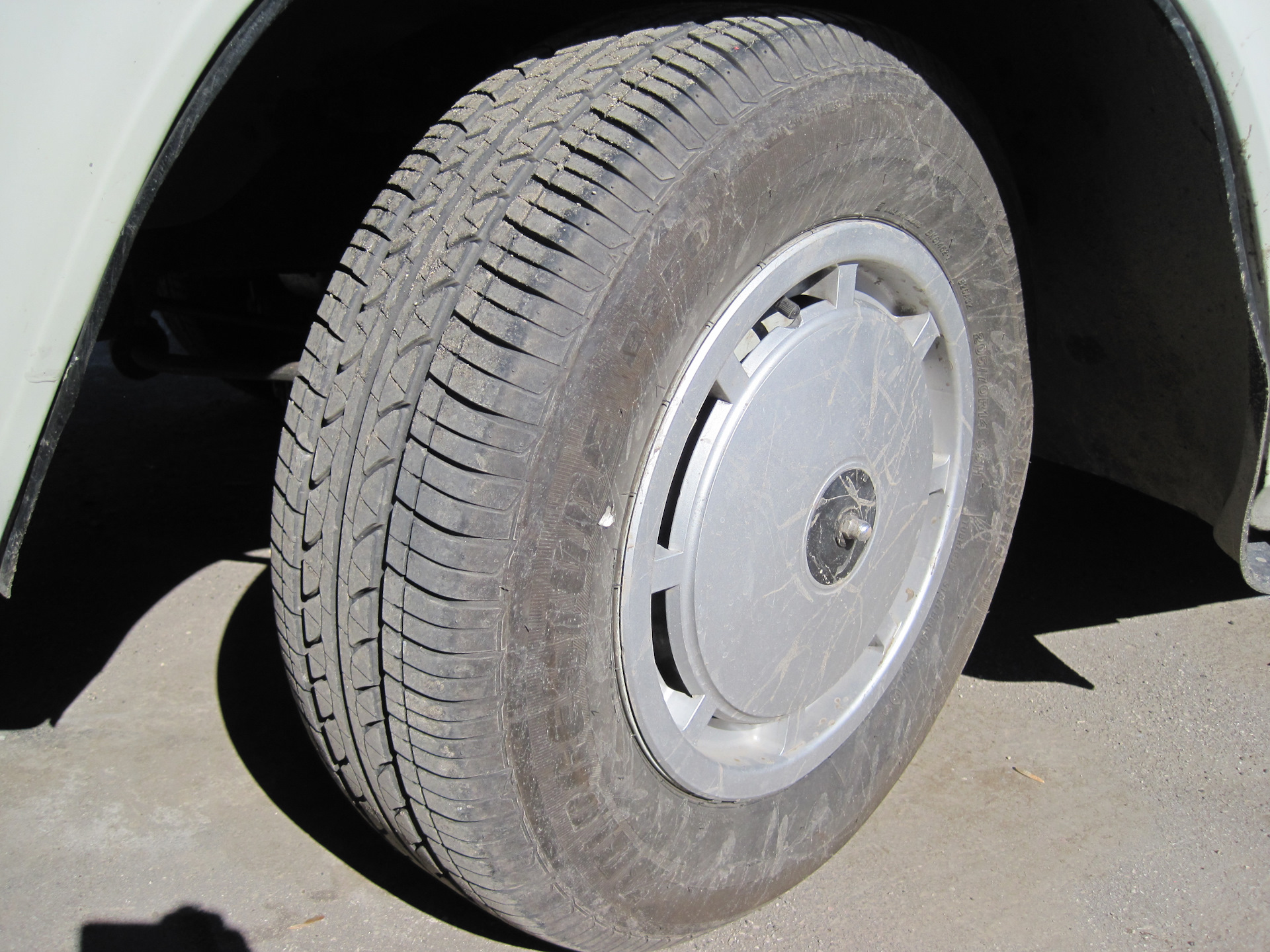 Шина 14 70. Колесо Волга 205/70 r14. 205/70 R14. 205 70 R14 на Волгу. Шины 205 70 14.