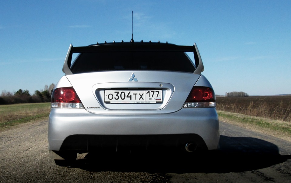 Бампер Mitsubishi Lancer 9 ДОРЕСТ В ЦВЕТ