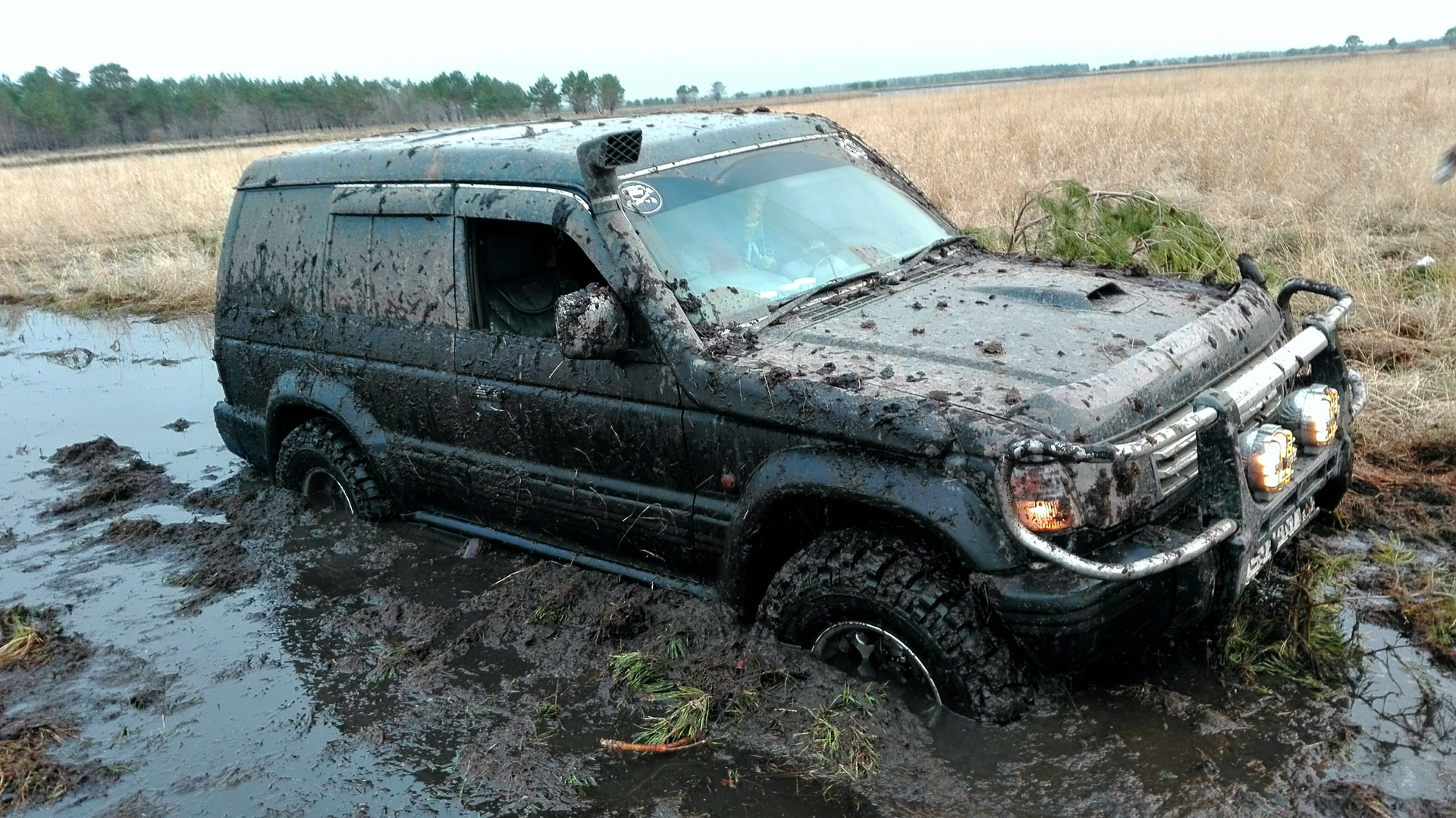 Паджеро на бездорожье видео. Митсубиси Паджеро 2 off Road. Митсубиси Паджеро 4 на бездорожье. Mitsubishi Pajero 1997 off Road. Mitsubishi Pajero 2 для бездорожья.