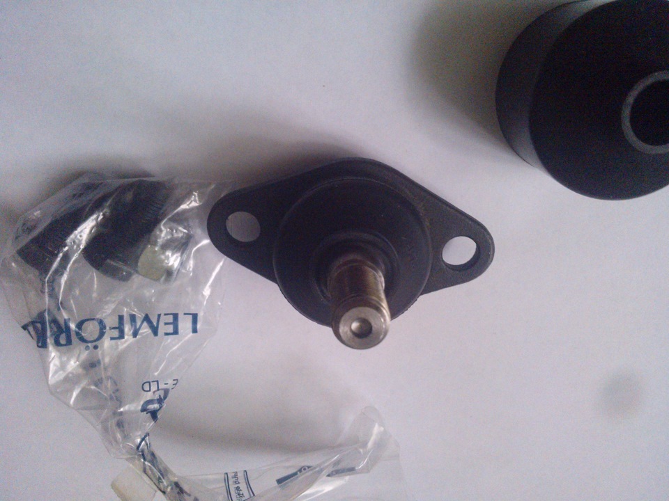 Вторая шаровая — Lada Приора седан, 1,6 л, 2010 года | просто так | DRIVE2