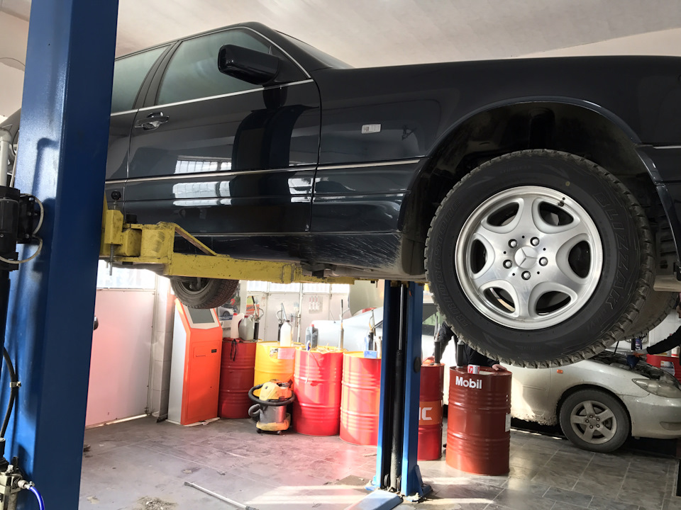 W140 резинки на глушитель — Mercedes-Benz S-Class (W140), 5 л, 1997 ...