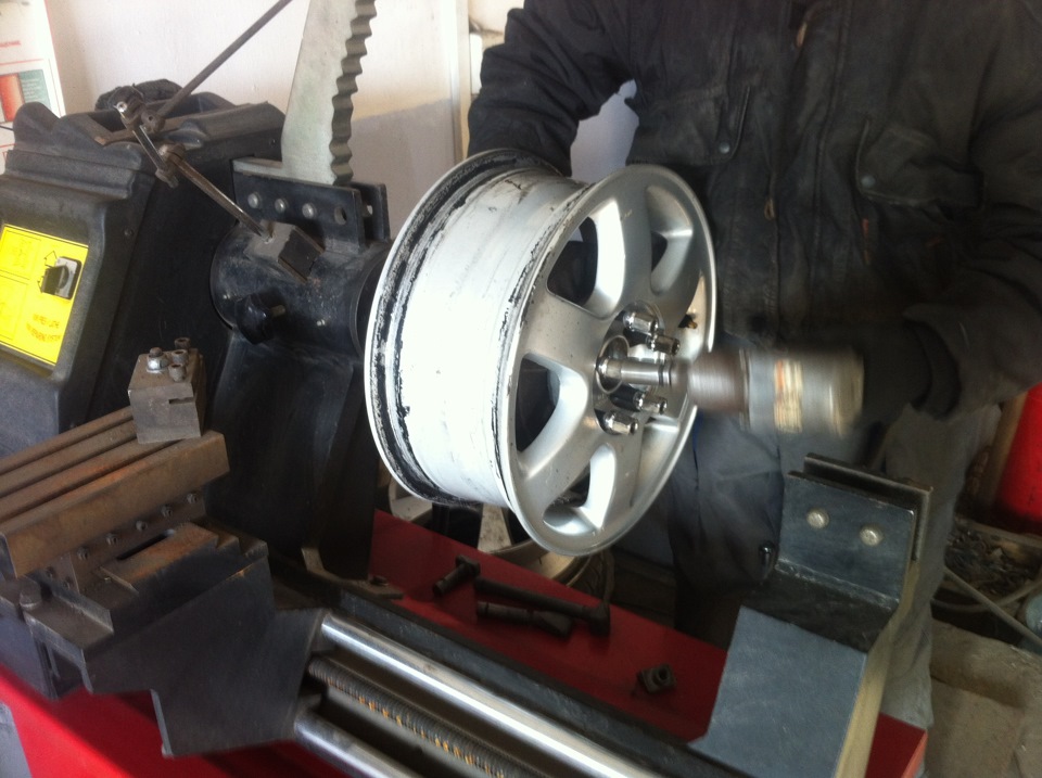 Рихтовка диска — Audi A6 (C4), 1,9 л, 1994 года | колёсные диски | DRIVE2