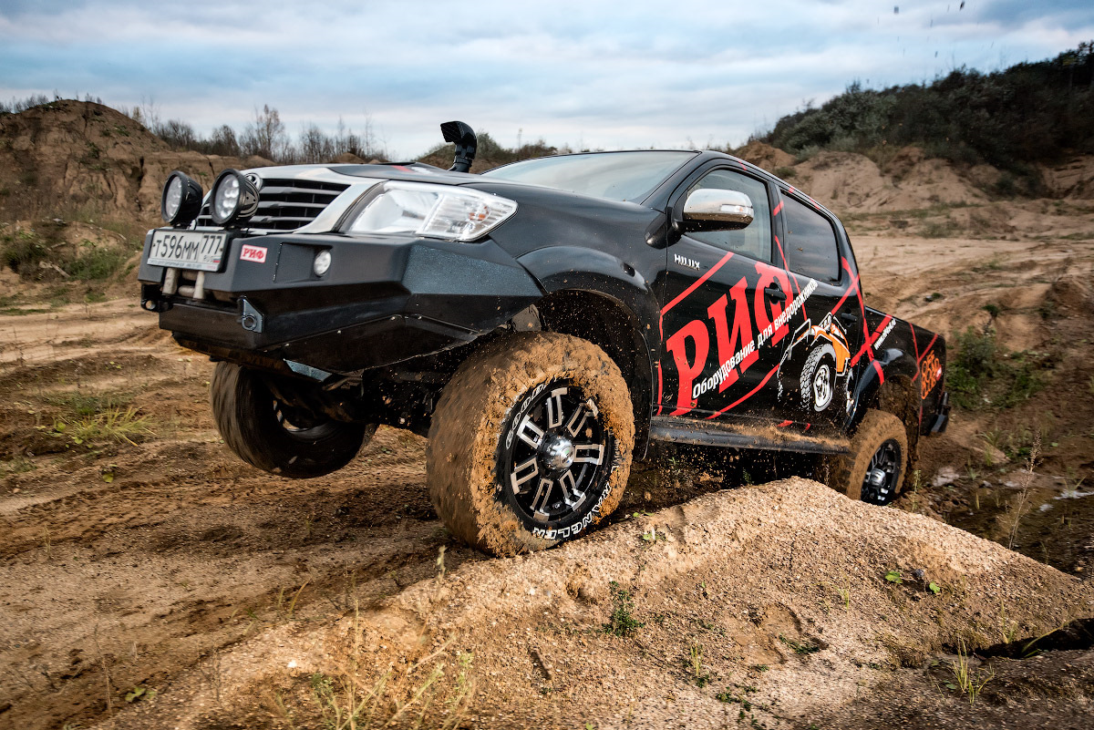 Внедорожный. Toyota Hilux Offroad Tuning. Toyota Hilux rif4x4. Тойота Хайлюкс внедорожный тюнинг. Внедорожный тюнинг Тойота Хайлюкс 2020.