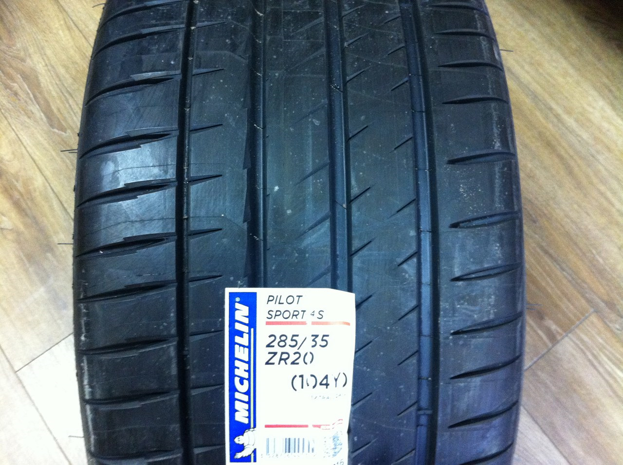 Мишлен пилот спорт 4s. Michelin Pilot Sport 4s. Мишлен 4с 245/40 и 275/35 ранфлэт. 295 40 R22 Michelin Pilot Sport 4. Michelin 4.5 mm 16.