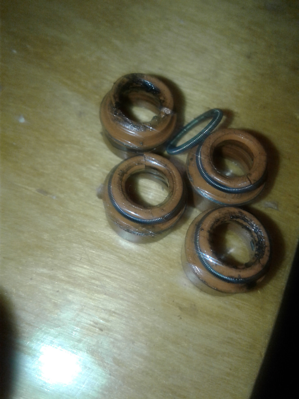 Маслоотражательные колпачки Резерв — нарвался на подделку. — DRIVE2