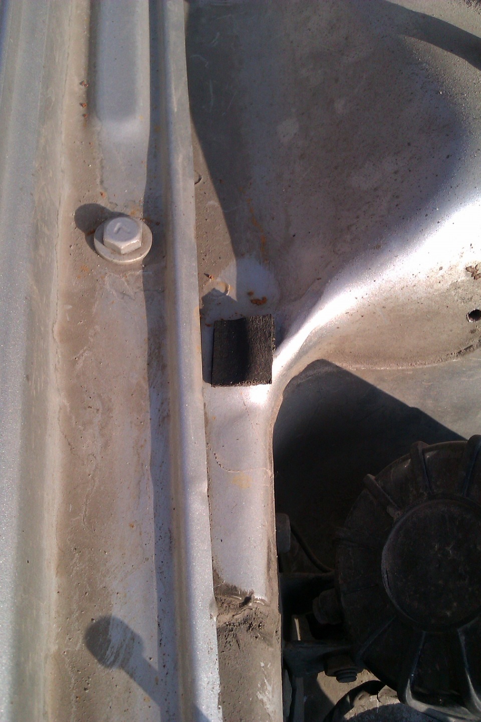 #8. Амортизаторы (газлифты) капота — Hyundai Elantra (3G), 1,6 л, 2003 ...