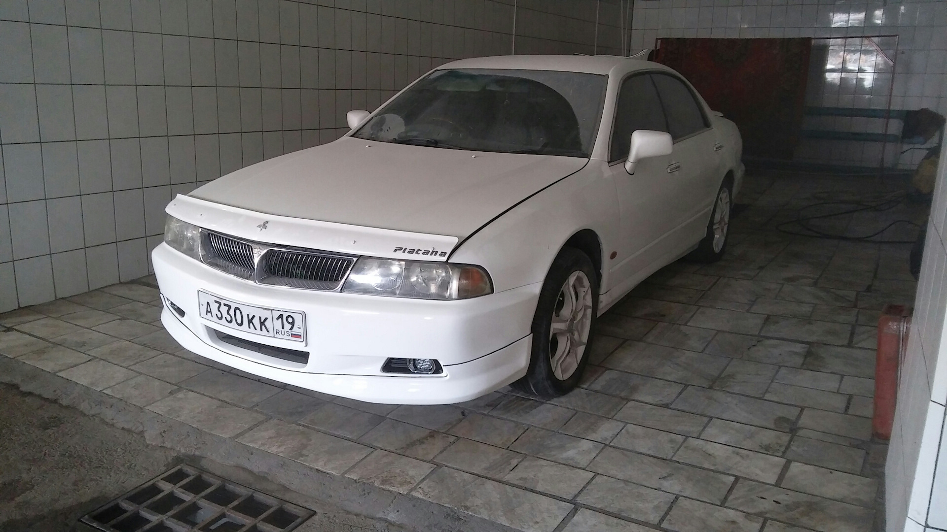 Запчасти ммс. Бампер Mitsubishi Diamante. Митсубиси Диамант 1996. Митсубиси Диамант 2000 на дисках. Mitsubishi Diamante 1 Tuning.