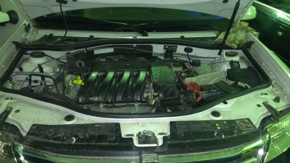 Установка резинки под капот! — Renault Duster (1G), 2 л, 2013 года ...