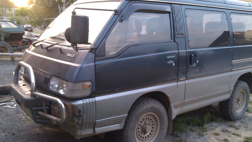 Mitsubishi Delica p35. Delica 35 кузов. Митсубиси Делика 1992 года грузовой. Делика кирпич.