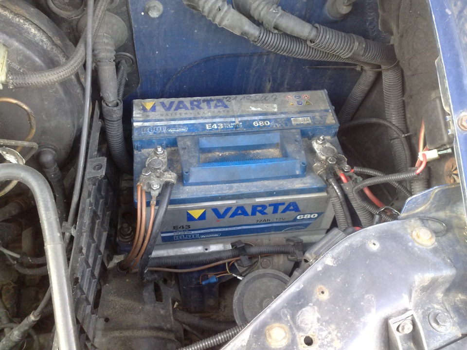 Аккумулятор на т 4. Акб на фольксваген t4. Акб vw transporter t4. Акб фольксваген транспортер т4 дизель. Акб vw transporter t4.