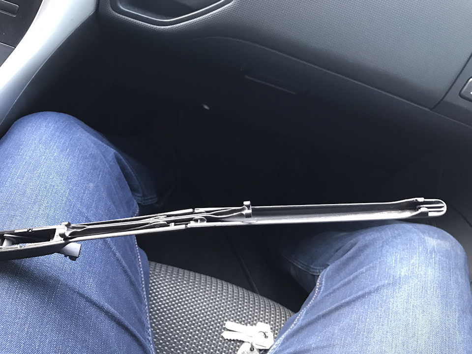 Щетки очистителя лобового стекла — весной требуют замену) — Toyota ...