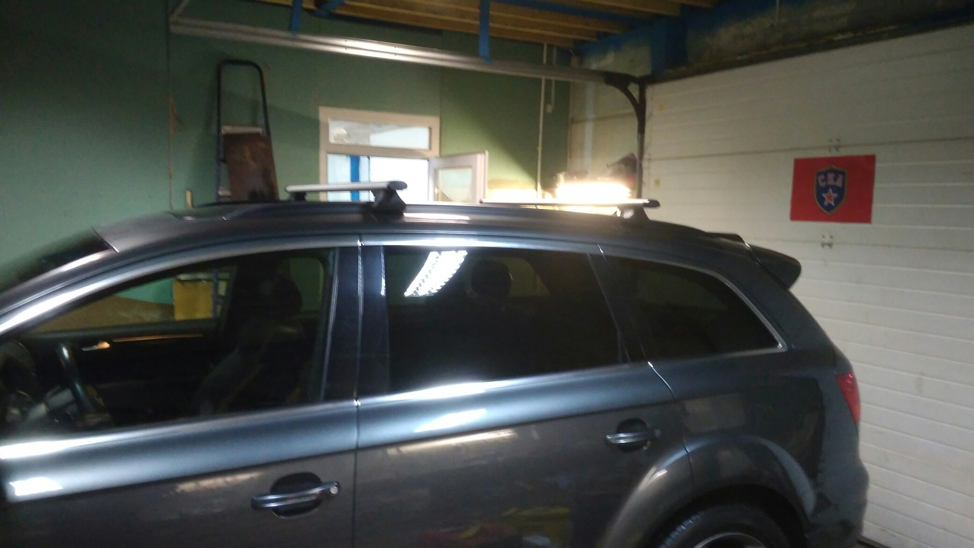Прикупил поперечины на крышу — Audi Q7 (1G), 3 л, 2008 года | запчасти ...