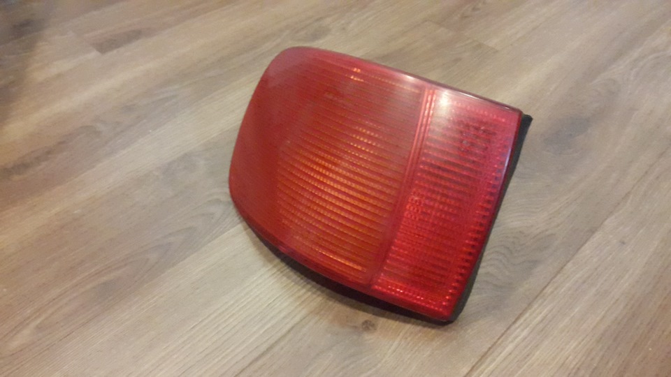 Бонусный фонарь. 3 года я ездил с мааааленькой трещинкой о которой знал только я. — Audi Cabriolet (B4)