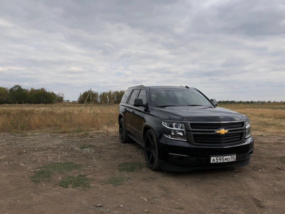 Шевроле Субурбан ночью