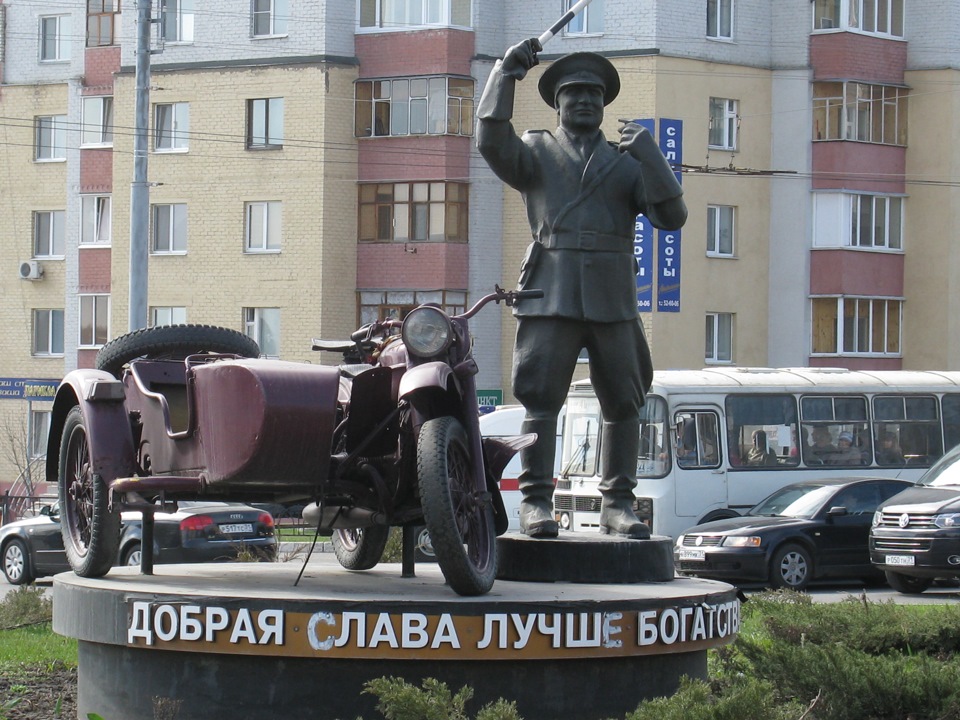 Памятник честному гаишнику в белгороде фото