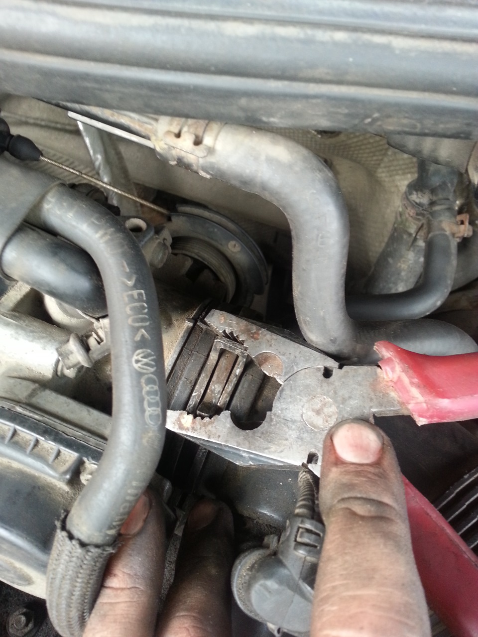 Чистка дроссельной заслонки без снятия. — Volkswagen Bora, 1,8 л, 2000 ...