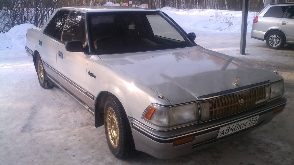 Дром амурская область кроун. Тойота Кроун gs131. Тойота Кроун 89 года. Toyota Crown gs131 r17. Тойота Краун 1989.