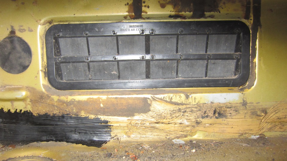Жабо от матиз м100. a56ba44s 960. Жабо от матиз м100 фото. Жабо от матиз м100-a56ba44s 960. картинка Жабо от матиз м100. картинка a56ba44s 960. Как я уже писал в своем БЖ Вентиляция салона для улучшения вентиляции автомобиля в жабо напротив воздухозабора печки были насверлены дополнительные отверстия.