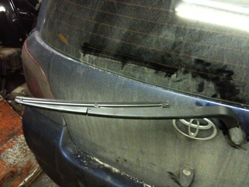 Как снять дворник витц 2 пичальки 2 вторника подряд, наклейка drive2 - Toyota Vitz (10), 1 л, 1999 года