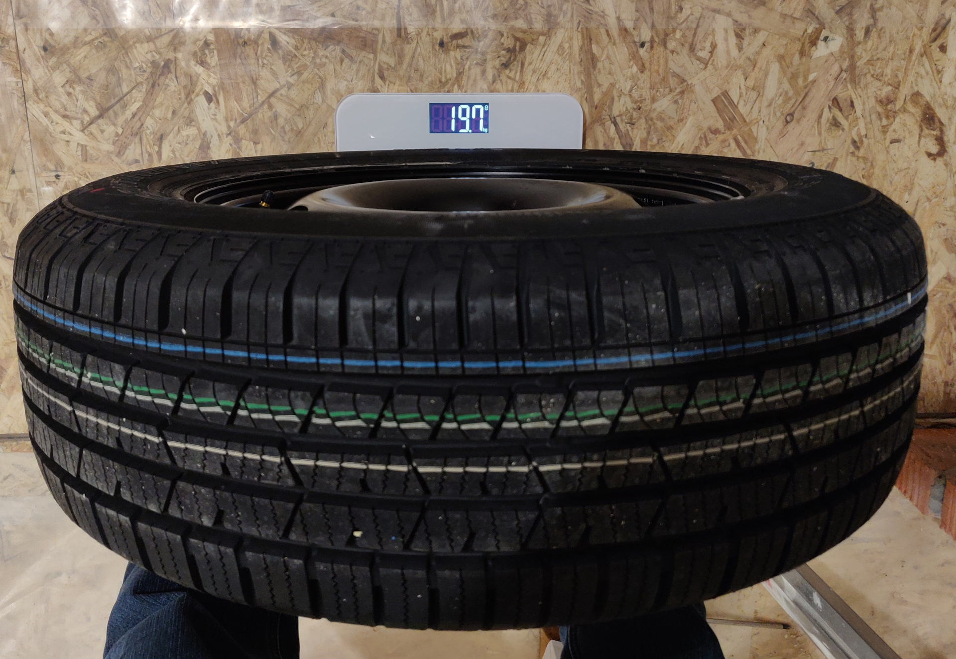 Запаска Continental Conti Cross Contact lx 215/65 R16 — Renault Duster ...