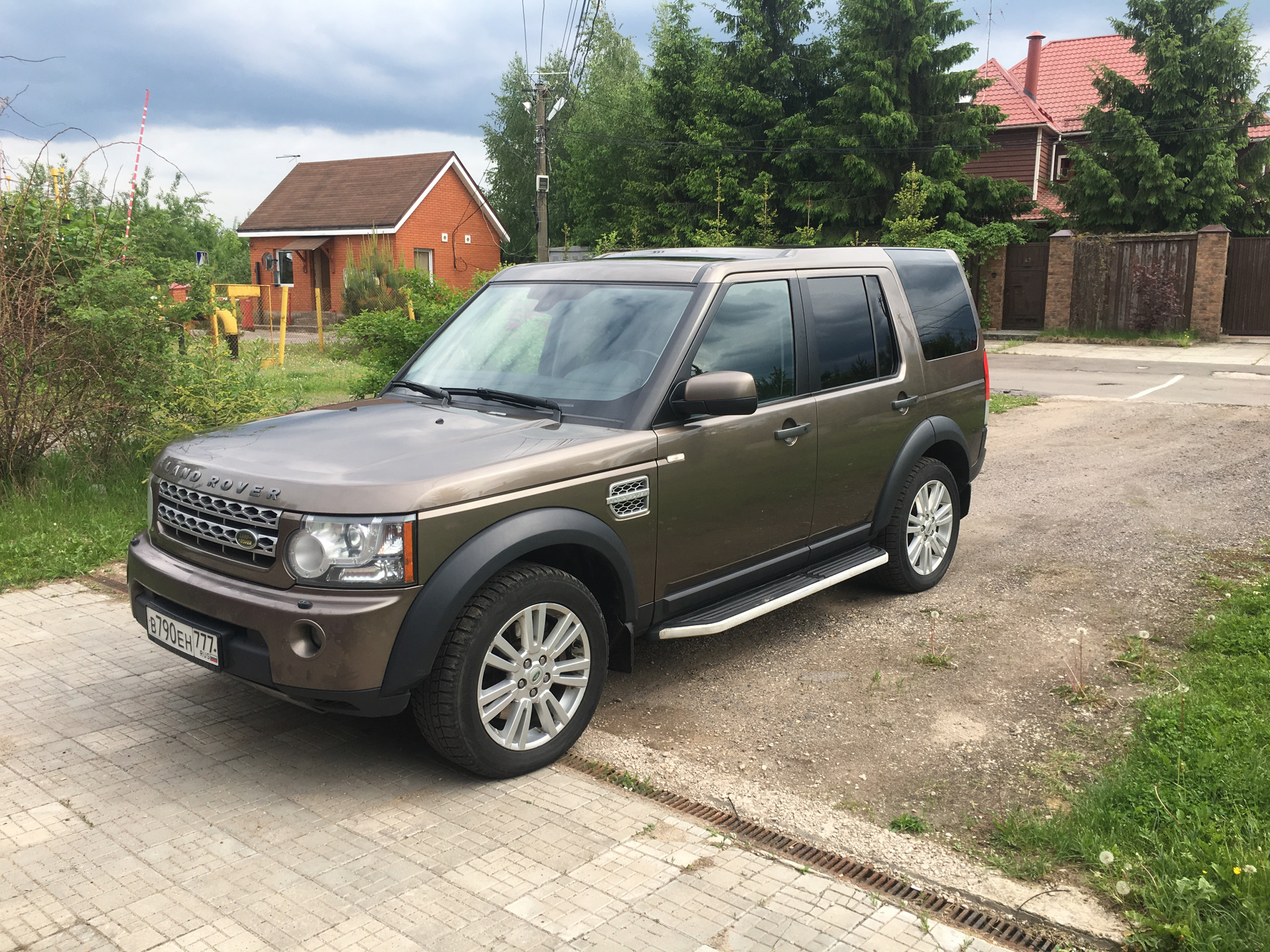 Дискавери 2009. Ленд Ровер Дискавери 4 2009. Land Rover Discovery 2009. Land Rover Discovery 4 2009-2013. Land Rover Discovery 4 Brown.