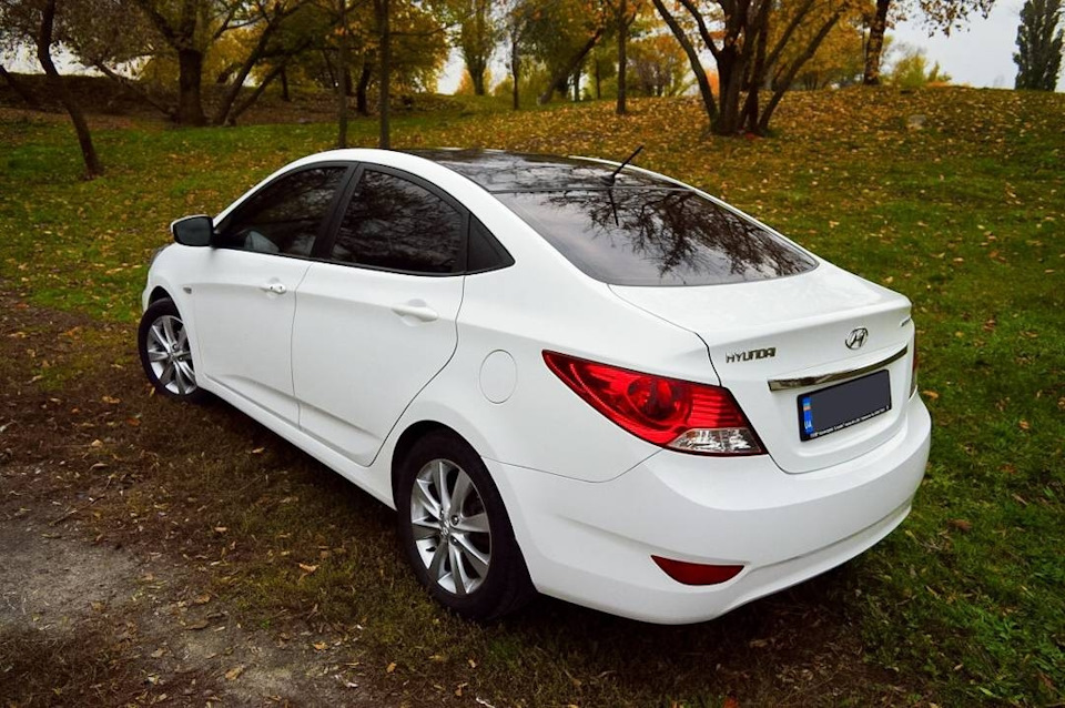 Авито хендай солярис. Хендай акцент 2011. Hyundai Accent 2011-2017. Hyundai Accent 2011 года. Хендай акцент 2011 год 1.6 механика.