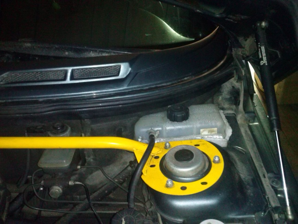 Подтеки из под крышки расширительного бачка — Lada 21101, 1,6 л, 2007 ...