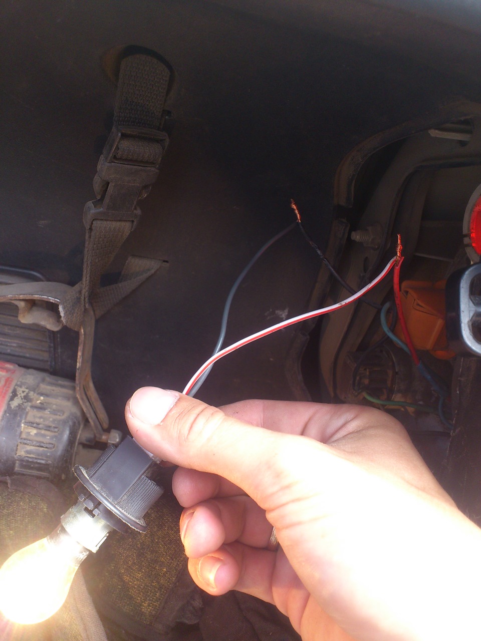 замена Цоколя/патрона — Mitsubishi Carisma, 1,6 л, 1999 года ...