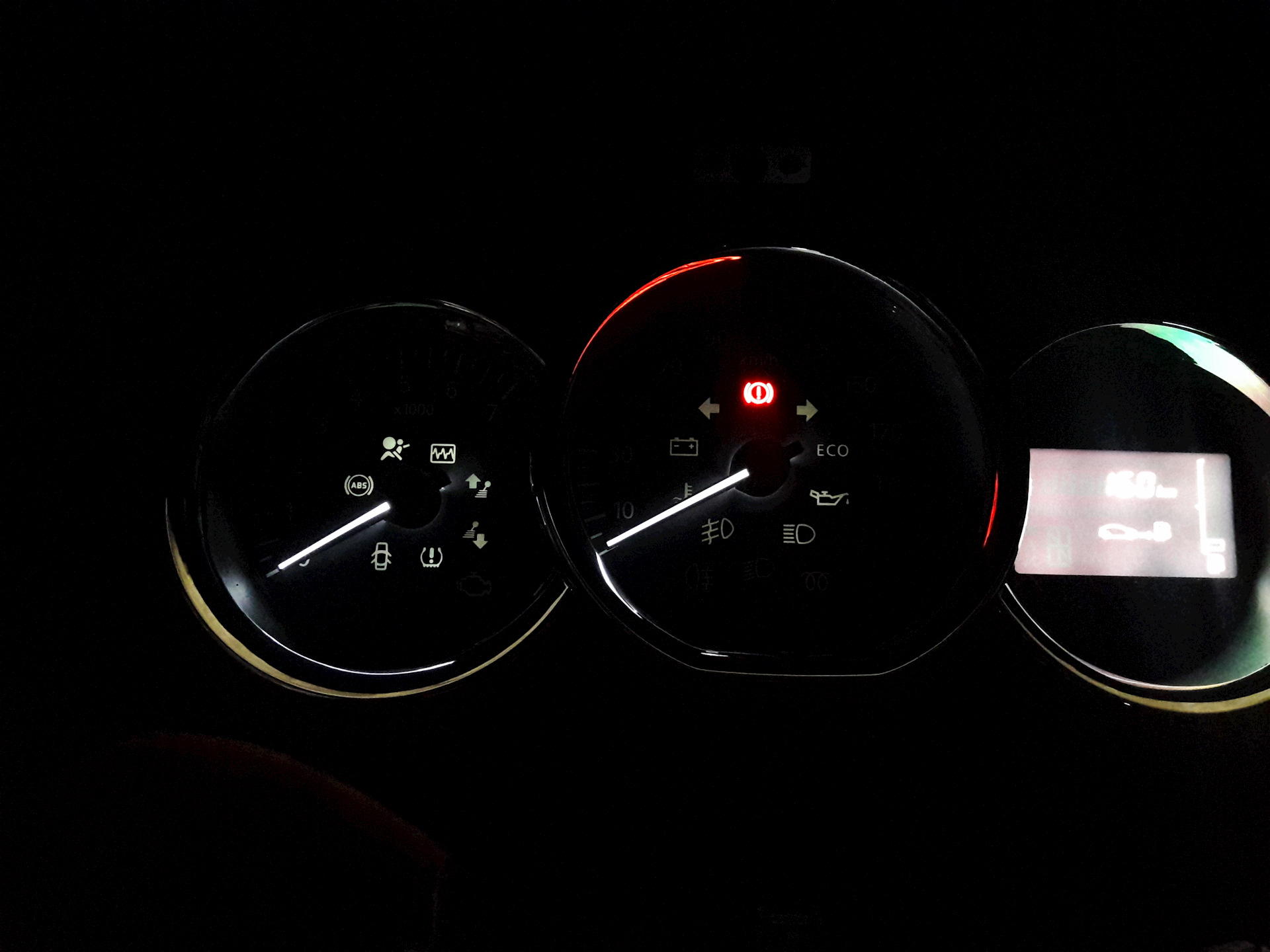 щиток приборов на логан 2