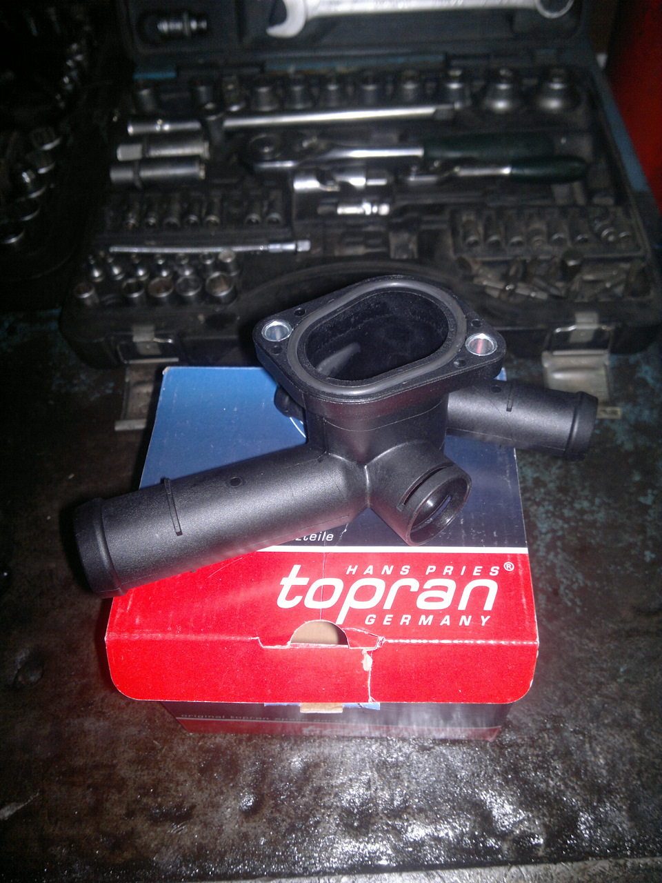 тройник охлаждения бмв x5 дизель. замена фланца системы охлаждения. байпас 1. фланец системы охлаждения vag. 8т agu.