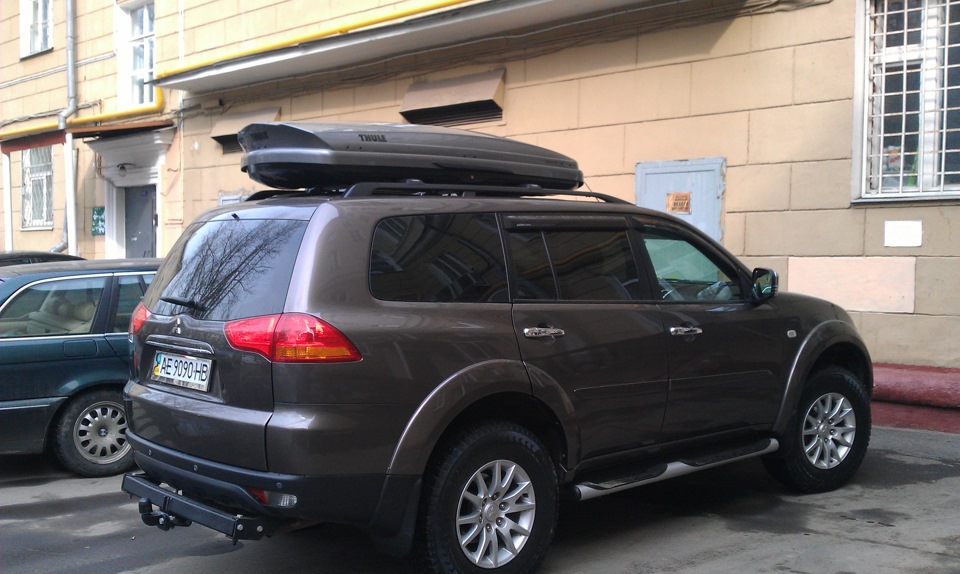 thule pajero sport