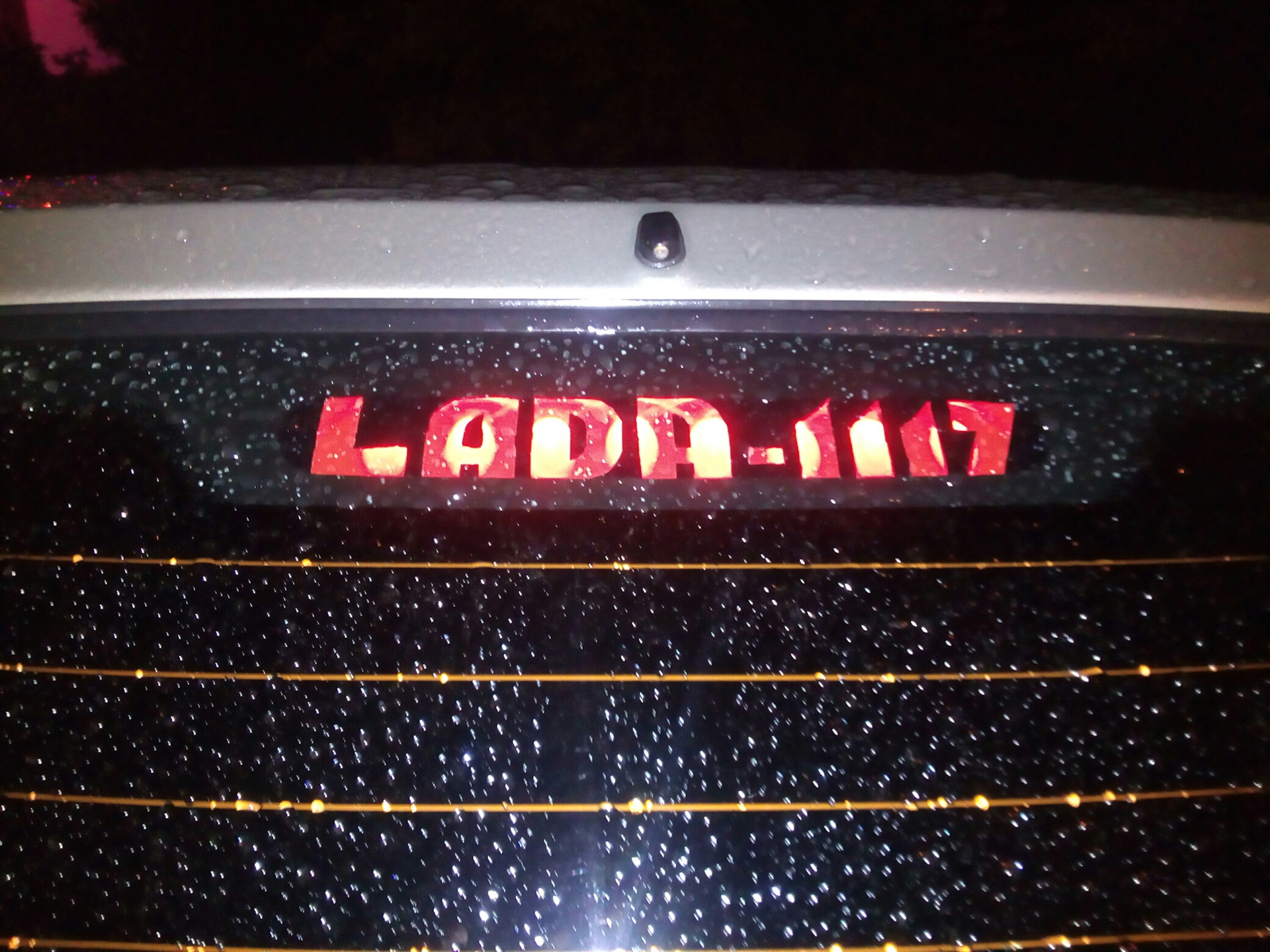 Наклейка на стоп сигнал. Наклейка на стоп сигнал. Порше кайен неоновый. Наклейка на стоп сигнал. Наклейка на стоп сигнал.