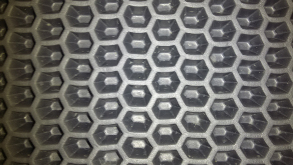 a5AAAgOhUuA 960 для чего нужен подпятник на коврик в машину