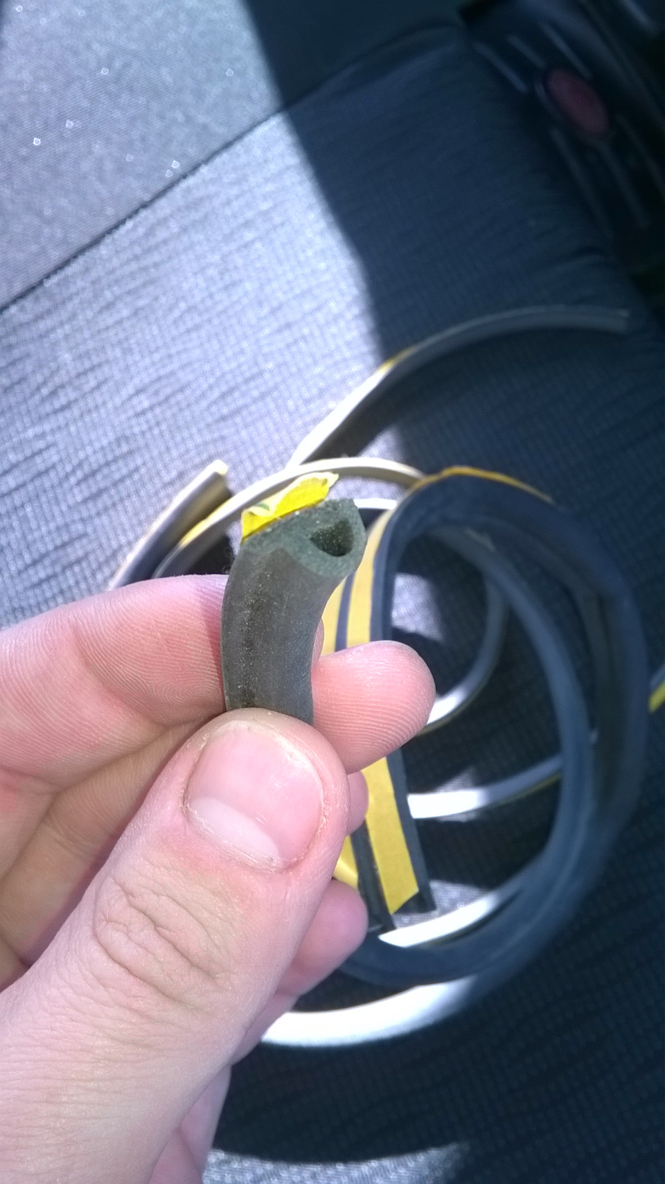 [ Устраняем дребезг приоткрытых окон ] — Lada Приора седан, 1,6 л, 2015 ...