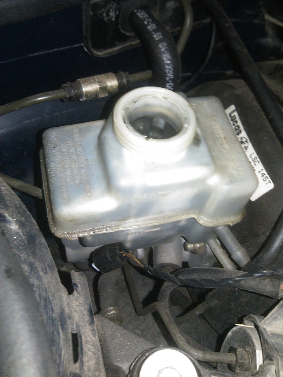 Замена тормозной жидкости, прокачка тормозов. — BMW 7 series (E38), 3,9 ...