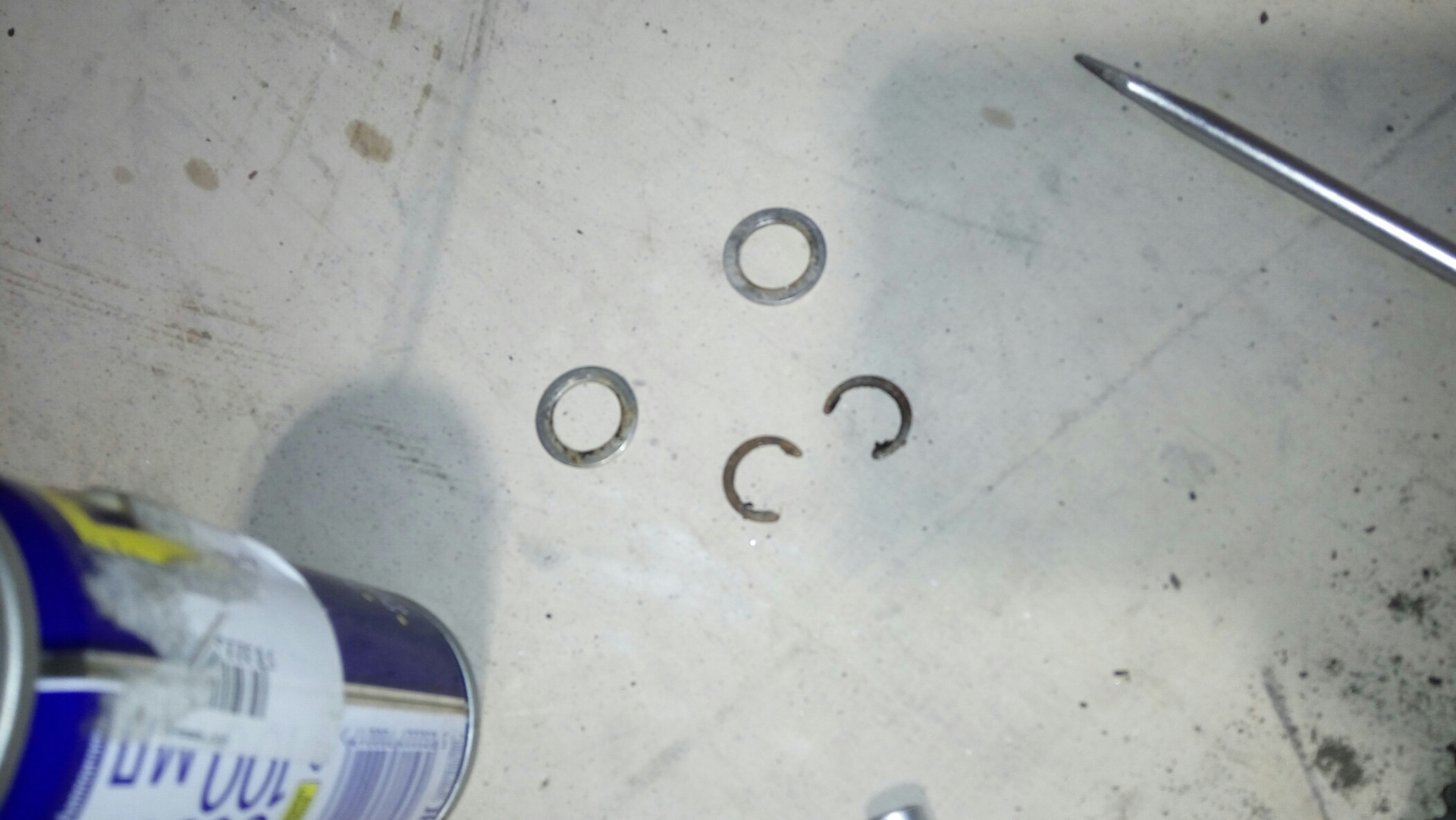 Стопорное кольцо крестовины. Стопорные кольца полумесяцем на крестовину. Стопорное кольцо дворников. Кольцо стопорное крестовины 25 мм. Стопорное кольцо din471 d10.