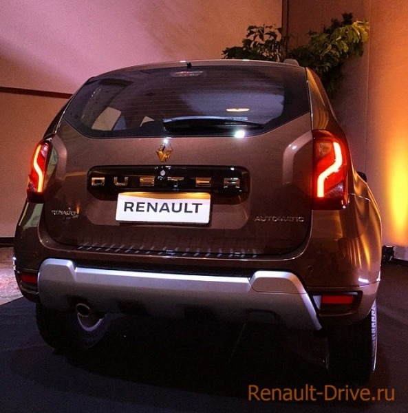 Фонарь дастер. Дастер 2022 фонари. Новый Дастер 2021 задние фонари. Renault Duster задние фонари. Задние фонари Дастер Рестайлинг.