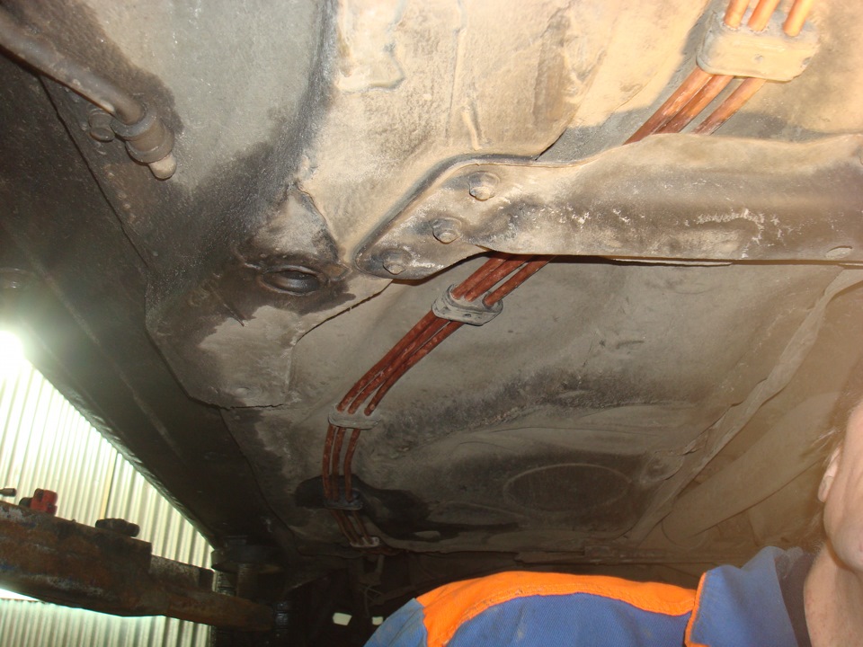 Соединитель топливных трубок 7. 8. Ремонт топливных магистралей. Ремонт топливных магистралей. Топливная магистраль ауди 80.