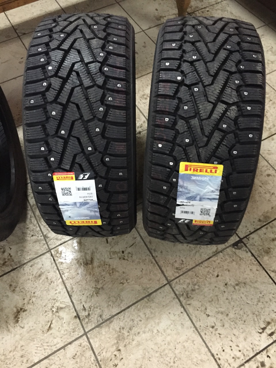 255 45 r20 зимние шипованные. Pirelli Ice Zero r20. Pirelli Ice Zero 275/50 r20. 275 45 R20 Pirelli Ice Zero. 245/45 R20 Pirelli Ice Zero.